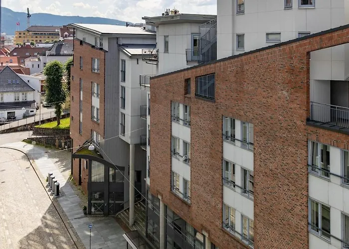 With Three Bedrooms In The Middle Of Bergen! Lägenhet *