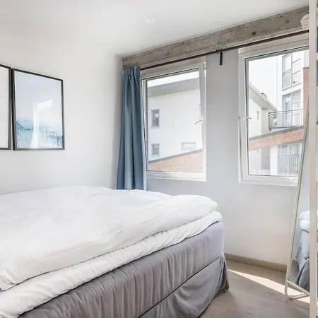 With Three Bedrooms In The Middle Of Bergen! 아파트
