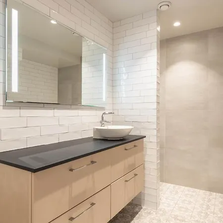 With Three Bedrooms In The Middle Of Bergen! דירה