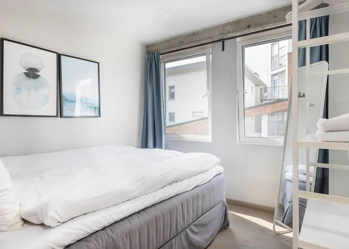 With Three Bedrooms In The Middle Of Bergen! 아파트