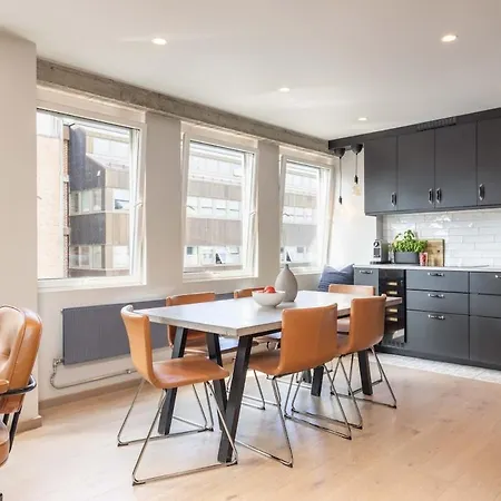 With Three Bedrooms In The Middle Of Bergen! דירה ברגן